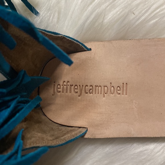 Jeffrey Campbell
Color:Aquamarine Suede
Borla Sandal in Blue Suede - Picture 8 of 12